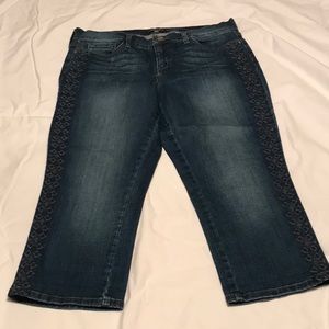 NYDJ Capri Jeans with embroidery detail